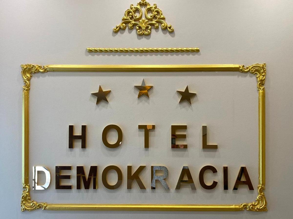 Hotel Demokracia Fushe-Arrez Exteriér fotografie
